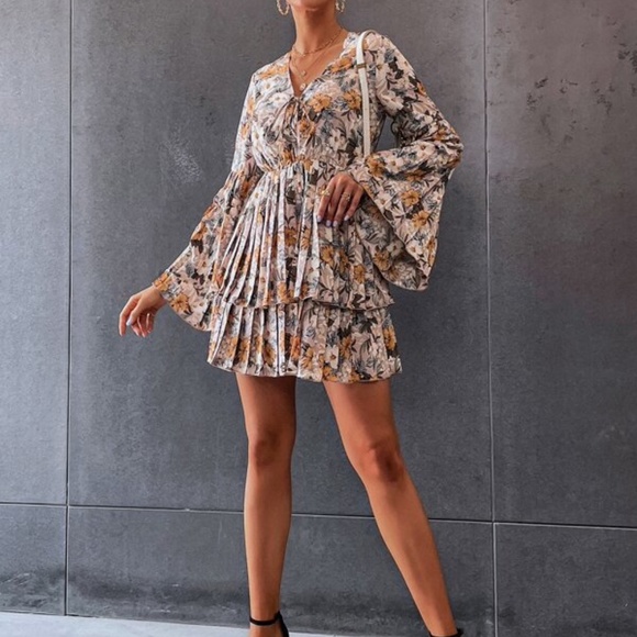 Bohemian Floral Print Bell Sleeve Ruffle Mini Dress - Picture 2 of 4